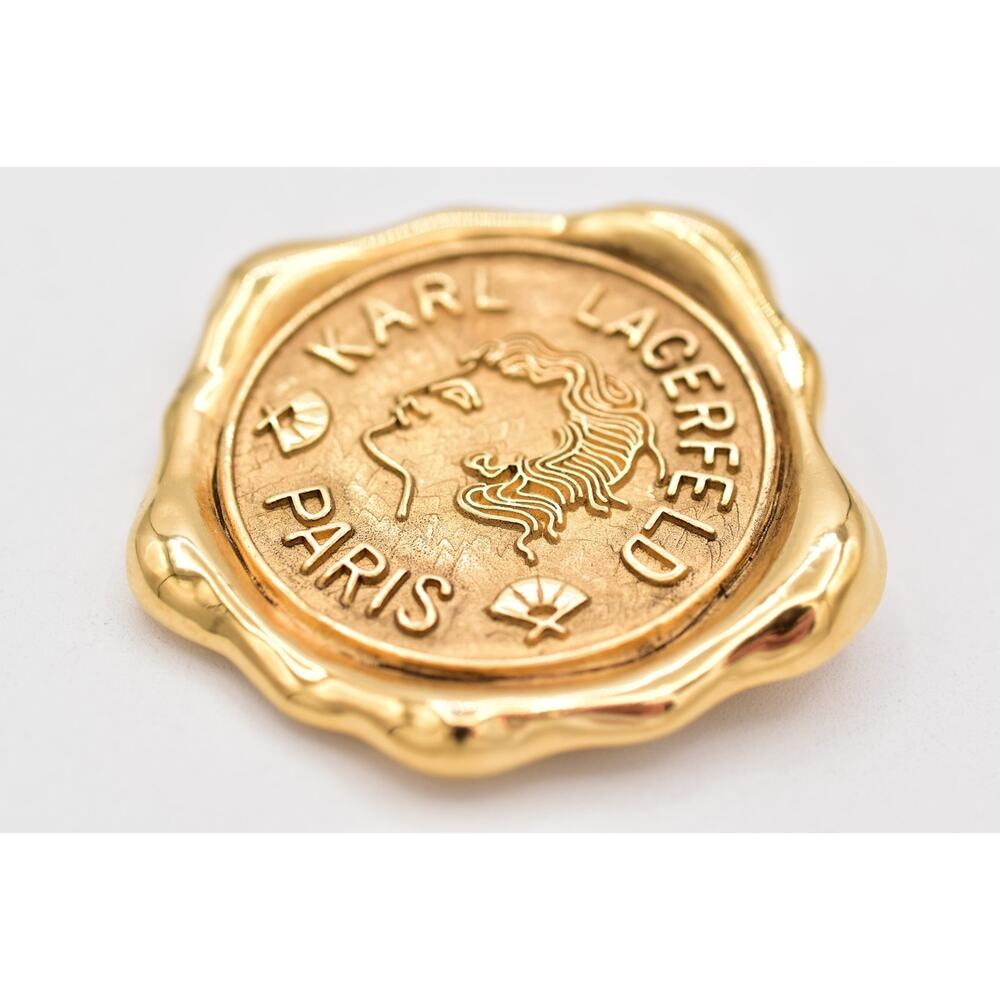 Karl Lagerfeld Vintage Logo Seal Brooch Pin Paris Medallion Gold Signed Bin5B - Picture 5 of 12